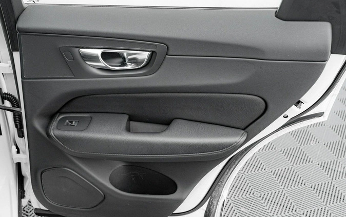 Volvo XC 60 cena 119850 przebieg: 210829, rok produkcji 2018 z Brzesko małe 742